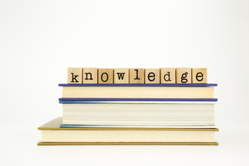 4minute和2NE1出道至今在歌谣节目和各大颁奖礼中得过哪些奖？