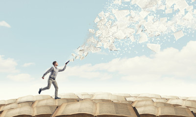 4minute和2NE1出道至今在歌谣节目和各大颁奖礼中得过哪些奖？